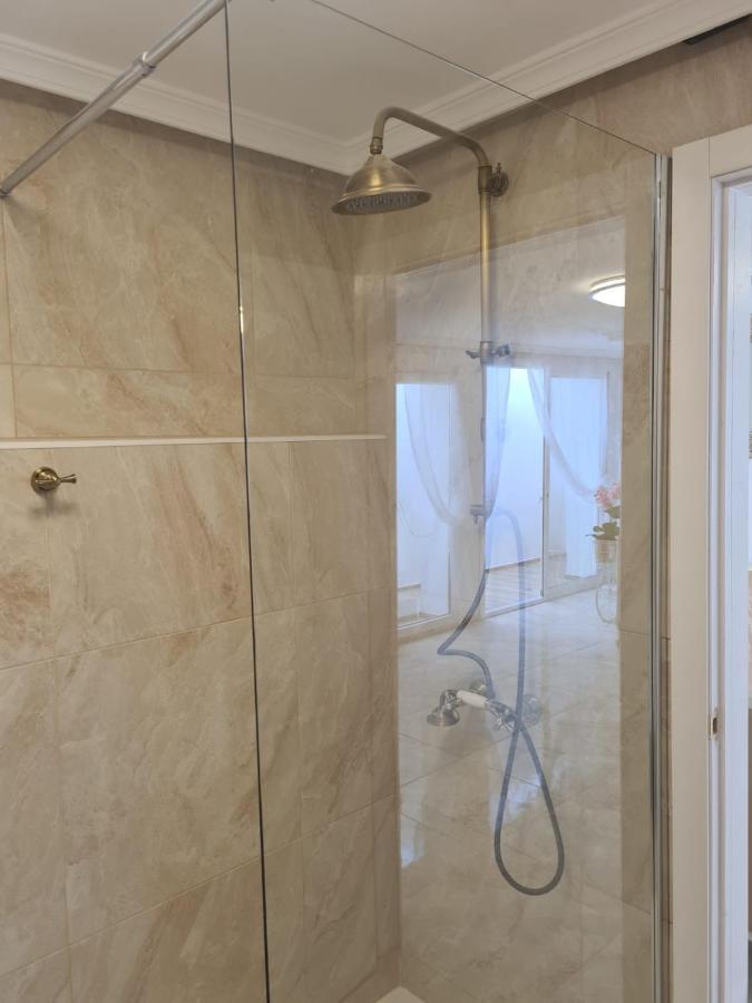 Retro 1 Bedroom Apartment Чайофа Экстерьер фото
