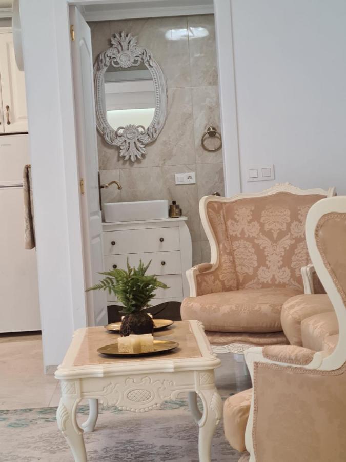 Retro 1 Bedroom Apartment Чайофа Экстерьер фото